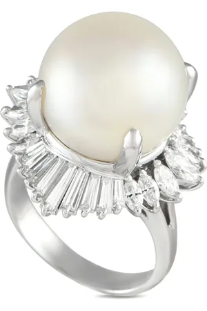 LB Exclusive Platinum diamond and pearl ring