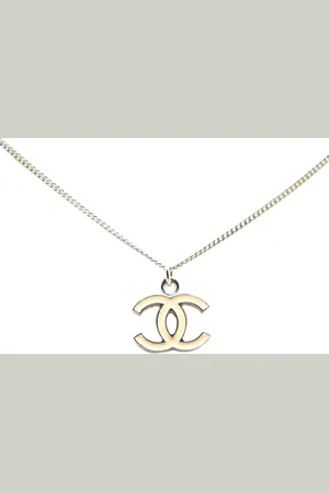 CHANEL 2005 Silver Enamel CC Pendant Necklace costume necklace
