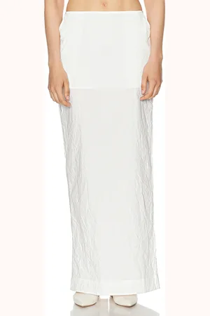 Helsa Crinkle Maxi Skirt in White - White. Size L (also in M, S, XS, XXS).