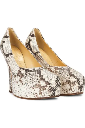 Burberry Arch Pump in Roccia - Cream. Size 38 (also in 38.5, 40, 41).