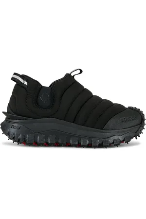 Moncler Trailgrip Apres Low Top Sneaker in Black - Black. Size 41 (also in 43).