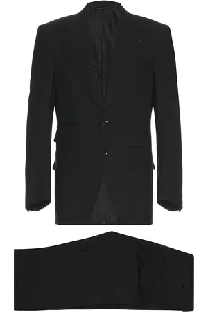 Tom Ford Atticus Plain Weave Suit in Black - Black. Size 52 (also in ).
