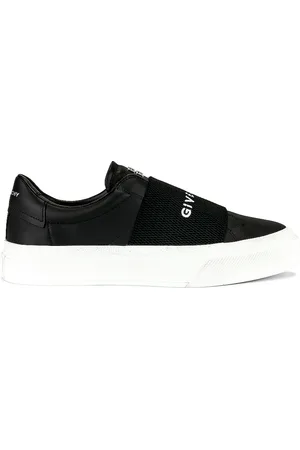 Givenchy City Court Sneaker in Black - Black. Size 40 (also in 41).