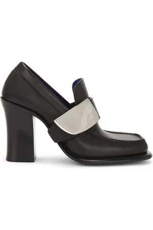 Burberry London Shield Pump in Black - Black. Size 37 (also in 38, 39.5).