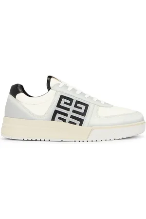 Givenchy G4 Low Top Sneakers in White & Black - White. Size 42 (also in 43, 45).
