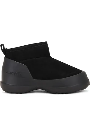Moon Boot Luna Low Suede Boot in Black - Black. Size 35 (also in 36, 37, 38, 39, 40).