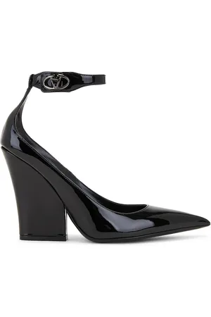 VALENTINO GARAVANI V Logo 105 Lockette Ankle Strap Pump in Nero - Black. Size 36 (also in 36.5, 37.5, 38, 38.5, 39.5, 40).