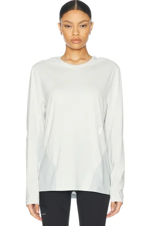 On Running Running PAF Lg Top in Glacier - Ivory. Size S (also in ).