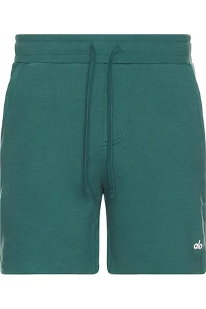 alo Chill Shorts in Winter Ivy - Green. Size L (also in M, S, XL/1X).