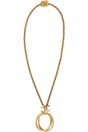 CHANEL 1996 CC Circle Necklace in Gold - Metallic Gold. Size all.