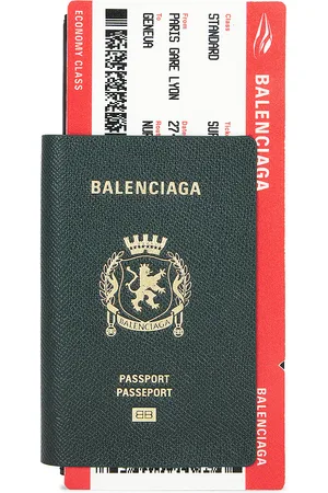 Balenciaga Pass Port Wallet in Passport Green - Green. Size all.