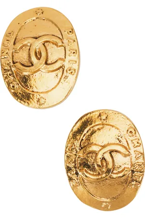 CHANEL CC Oval Clip-On Earrings in Gold - Metallic Gold. Size all.