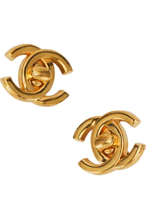 CHANEL 1996 CC Turnlock Clip-On Earrings in Gold - Metallic Gold. Size all.