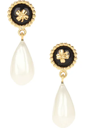 CHANEL Coco Mark Pearl Clover Earrings in Gold - Metallic Gold. Size all.