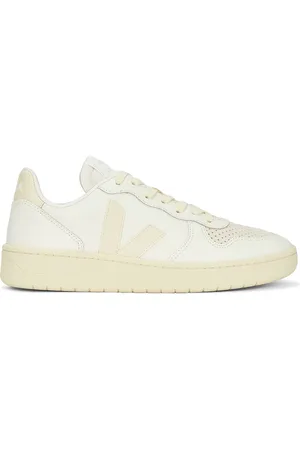 Veja V-10 Sneakers in Pure & Calcaire - White. Size 40 (also in 41, 42, 43, 44, 45).