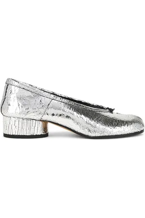 Maison Margiela Tabi Ballerina Heel in Silver - Metallic Silver. Size 36 (also in 36.5, 37, 37.5).