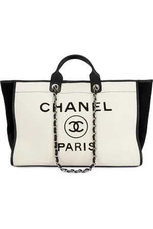 CHANEL Deauville GM Tote Bag in White - White. Size all.