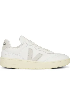 Veja V-90 Sneakers in Extra White & Natural - White. Size 40 (also in 41, 42, 43, 44, 45).