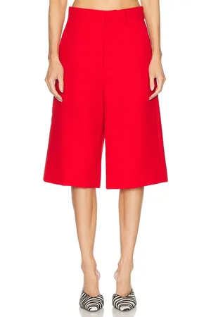Ami Wide Bermuda Short in Poppy - Red. Size 34 (also in 36, 38).