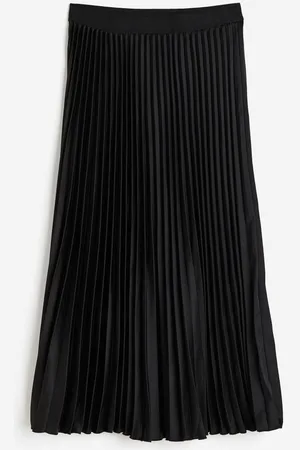 Black pleated skirts