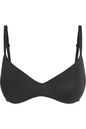 SKIMS Wireless Form Push-Up Plunge Bra