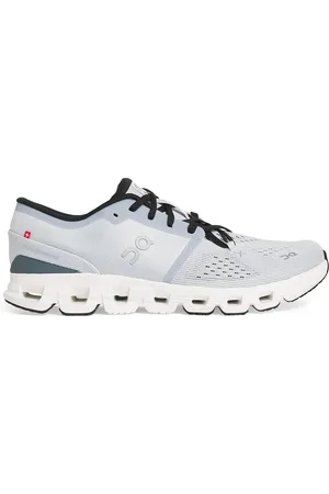 On Running Cloud X 4 Trainers