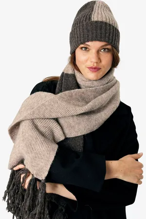 Unmade Copenhagen Larna Colour Block Wool Blend Beanie Hat