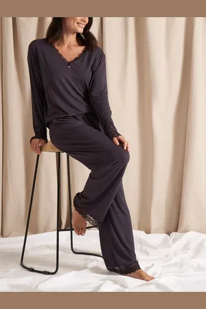 PRETTY YOU Bamboo Lace V-Neck Pyjama Set