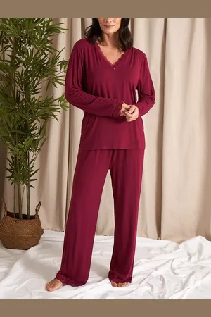 PRETTY YOU Bamboo Lace V-Neck Pyjama Set