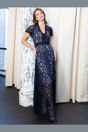 HotSquash V-Neck Lace Maxi Dress