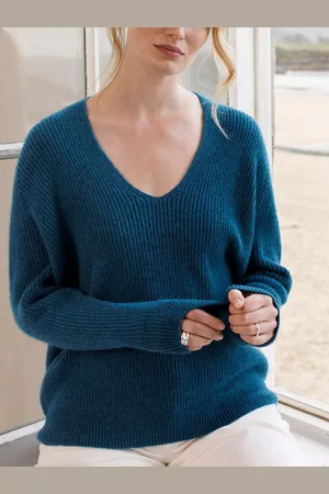 CELTIC & CO. Cocoon Pure Geelong Wool V-Neck Jumper