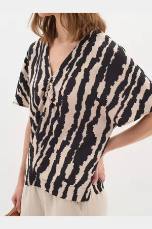 INWEAR Xeenia Abstract Stripe V-Neck Top