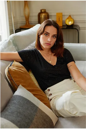 La Petite Etoile Elvie Glittery T-Shirt with V-Neck and Short Sleeves