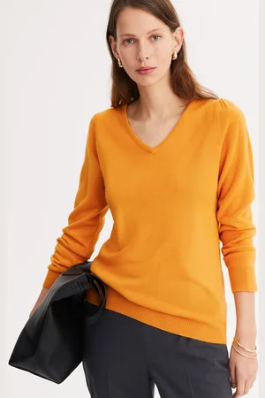 ANNE WEYBURN Fine Soft Knit Jumper with V-Neck