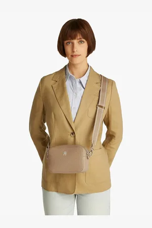 Tommy Hilfiger TH Distinct Camera Bag with Zip Fastening