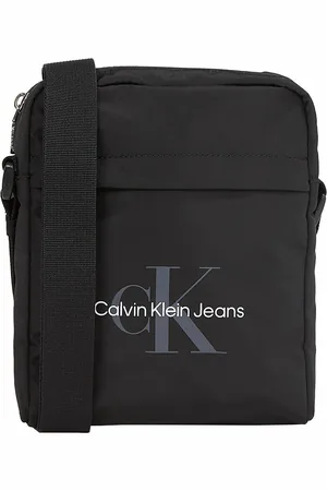 Calvin Klein Essentials Crossbody Reporter Bag