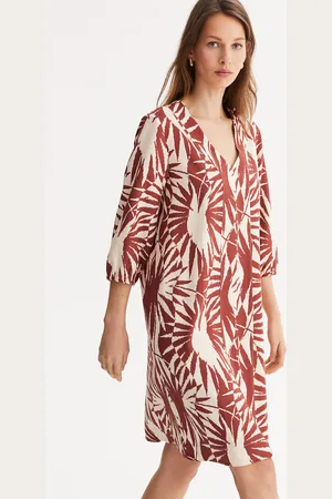 ANNE WEYBURN Floral Mid-Length Dress with 3/4 Length Sleeves