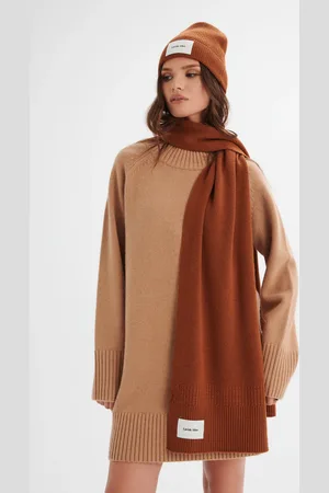 Lavish Alice ZOHA Knitted Cashmere Blend Scarf in One Size