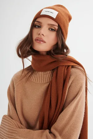Lavish Alice EZRA Knitted Cashmere Blend Beanie in One Size