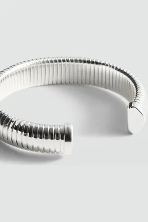 MANGO Rigid textured bracelet