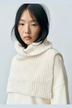 MANGO Crop turtleneck shawl