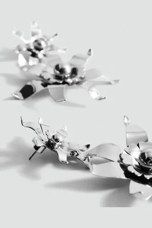 MANGO Flower pendant earrings