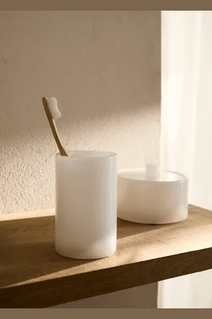 MANGO Alabaster bathroom glass