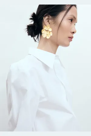 MANGO Textured flower earrings