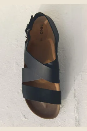 MANGO Crossed leather sandals with buckle