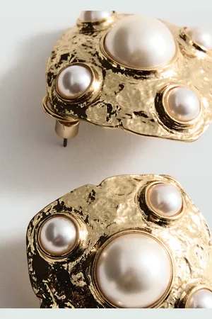 MANGO Textured earrings with pearl ornament