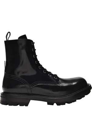 Alexander McQueen Laced Boots in Patent Leather