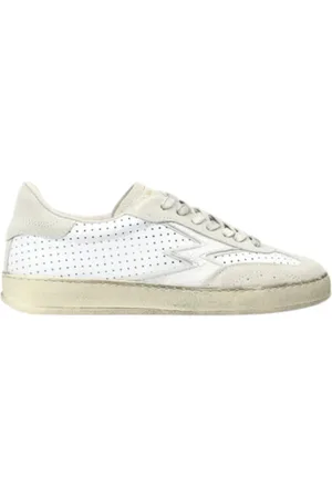 MOA MASTER OF ARTS Silver Trainers with White Club Logo