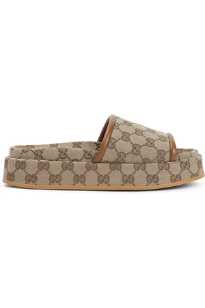 Gucci Chic Leather Sandals for Summer Outings