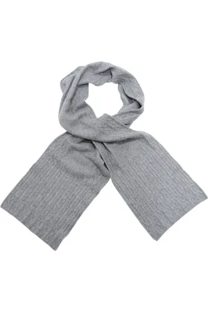 ALPHA STUDIO Cashmere Scarf with Ghiaia Model